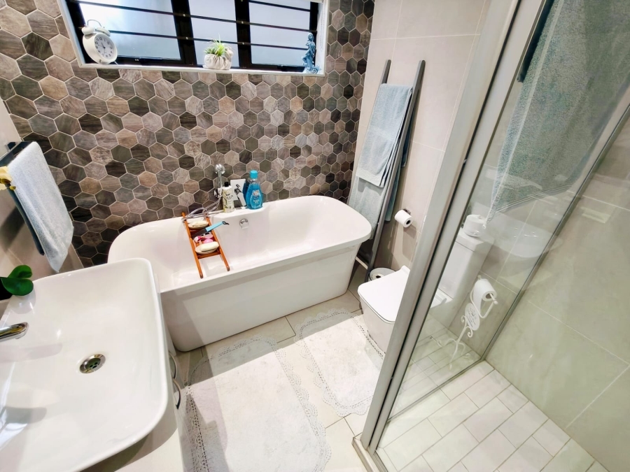 3 Bedroom Property for Sale in Mooivallei Park North West